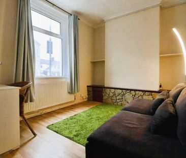 3 bedroom terraced house to rent - Photo 2