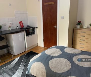 Studio to rent - Photo 6