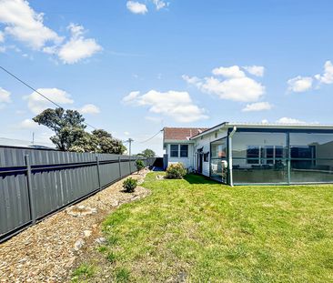 Neat 3 bedroom home in a prime location - Photo 3