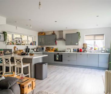 3 bedroom semi-detached house to rent - Photo 3