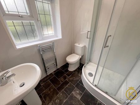 5 bedroom semi-detached house to rent - Photo 4