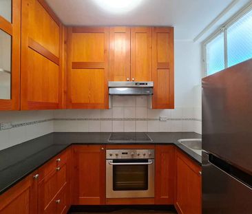 Studio apartment is located in a quiet part of Newtown - Photo 1