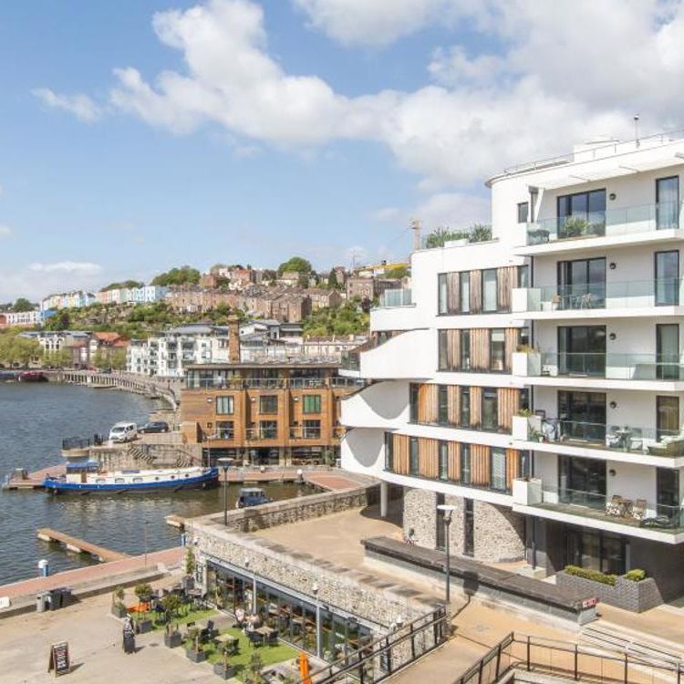 A fantastic property on the harbourside with a modern finish. **Video tour available** - Photo 1