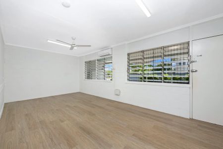 1/8 Primrose Street, North Ward. - Photo 2