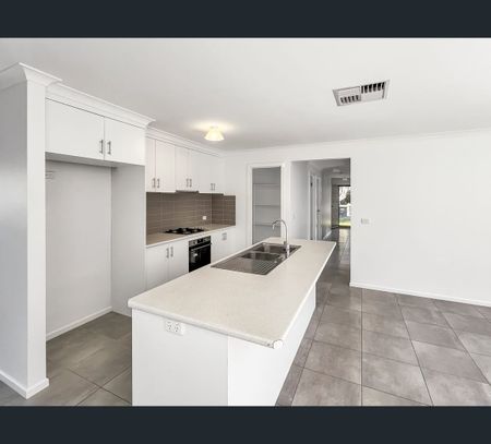 26 Weissel Court, Thurgoona, NSW 2640 - Photo 2