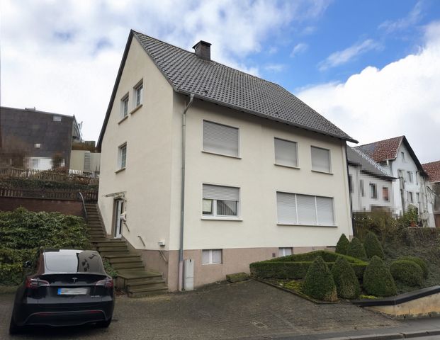 Einfamilienhaus mit Terrasse und Stellplatz - Foto 1