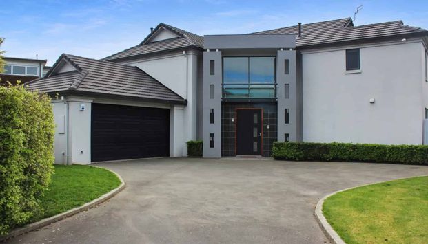 Executive Partly Furnished Home In Prestigious Chateau Drive - Photo 1