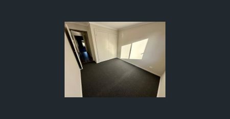 MODERN EXECUTIVE TOWNHOUSE! - Photo 3