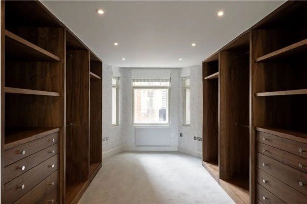 4 bedroom flat in Mayfair - Photo 1