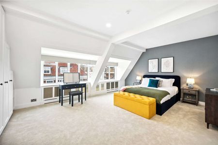 A stunning 4 bedroom penthouse apartment situated within this period mansion block - Photo 3