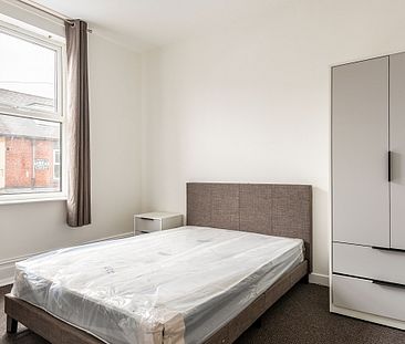 Fantastic 4 Bedroom Student Flat - Photo 1