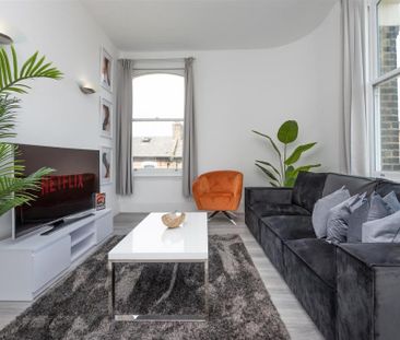 3 bedroom flat to rent - Photo 1