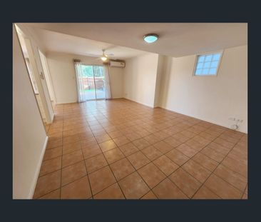 2 BEDROOM TOWNHOUSE IN A PRISTINE LOCATION - Photo 1