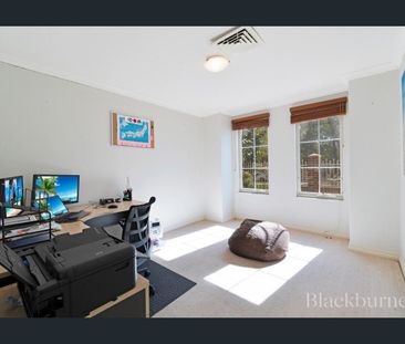 Family Living in South Guildford - Photo 6