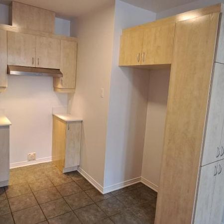 Grand 3 1/2 RENOVER, Saint-Eustache avec clientèle établi de 55+ ans - Photo 4