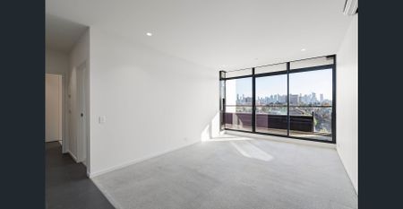 Light-filled Apartment with a City Outlook - Photo 2