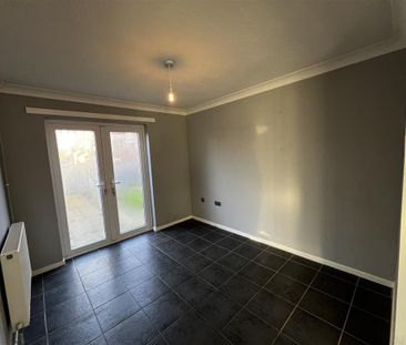 Lushington Close, Norwich - Photo 2