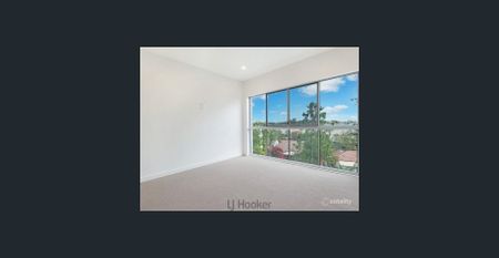 Modern Executive Townhouse in a Prime Location - Photo 2