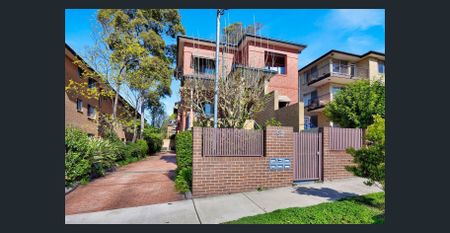 Modern Townhouse in Prime Ashfield Location - Photo 4