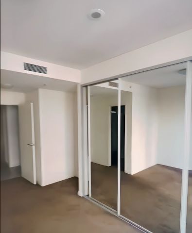 304 mascot, Sydney - Photo 2