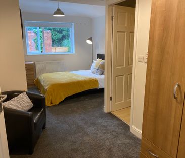 6 Bed Professional HMO - Photo 3