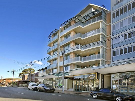 SPACIOUS 3 BEDROOM APARTMENT - HEART OF THE JUNCTION! - Photo 1