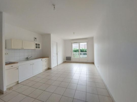 Location Appartement 2 pièces 41m² CAUDEBEC LES ELBEUF 76320 - Photo 1