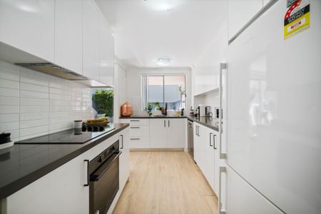 A Semi-Sized Parkside Apartment in Paddington Gardens - Photo 5