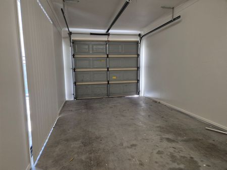 RENOVATED THREE BEDROOM TOWNHOUSE IN GATED COMPLEX WITH POOL LOCATED IN UPPER COOMERA - Photo 3