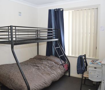 LARGE 4 BEDROOM FAMILY HOME - Photo 6