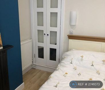 4 bedroom end of terrace house to rent - Photo 5