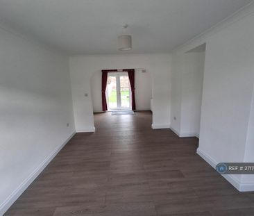 3 bedroom semi-detached house to rent - Photo 1