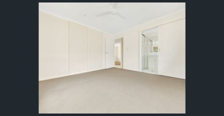 SPACIOUS FOUR BEDROOM FAMILY HOME - Photo 4