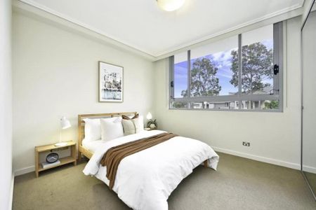 Stunning 2 Bedroom Apartment with Study - Photo 4