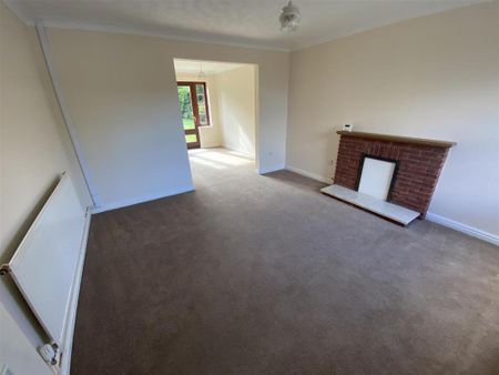 3 bedroom detached house to rent - Photo 2