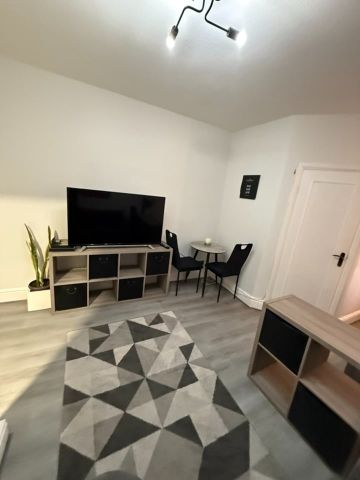 Studio Flat, Addison House, NW8 - Photo 3