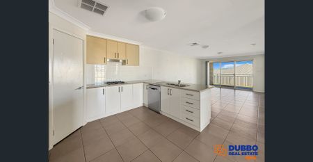 Spacious 4-Bedroom Duplex Perfect for Family Living - Photo 5