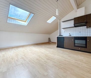 Joli appartement en duplex de 2,5 pièces, partiellement rénové - Foto 2