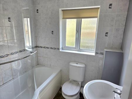 3 bedroom semi-detached house to rent - Photo 5