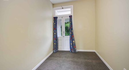 Tidy Flat Close To Town - Photo 2