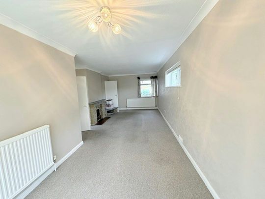 Bungalow to rent on - Photo 1