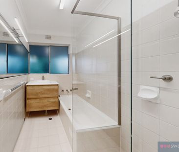 LARGE, FULLY RENOVATED, TOP FLOOR APARTMENT WITH NORTH EASTERN OUTLOOK - Photo 5
