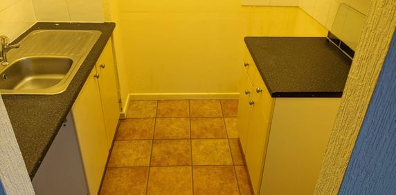 1 Bed Flat, Florence Road, CH44 - Photo 2