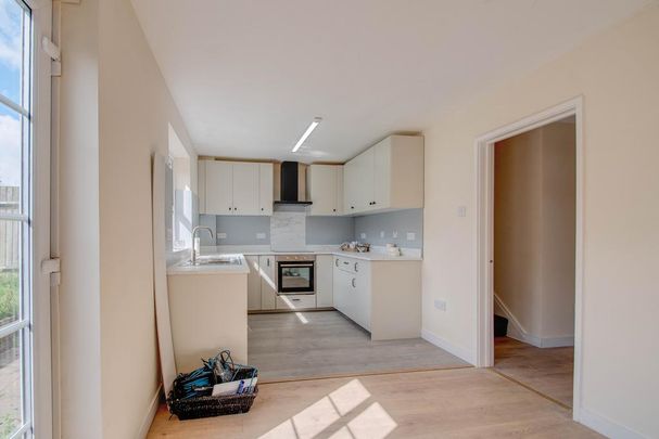 3 bedroom semi-detached house to rent - Photo 1