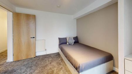 4 bedroom flat to rent - Photo 3