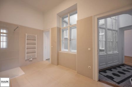 helle 5-Zimmer-Altbauwohnung in der Heinestraße - Photo 4