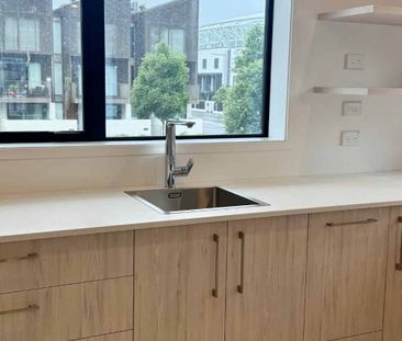 EXECUTIVE FULLY FURNISHED INNER CITY BRAND NEW APARTMENT! - Photo 1