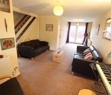 Japonica Close, Woking - 3 bedrooms Property for lettings - Seymours - Photo 4