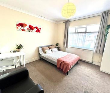 5 bedroom end of terrace house to rent - Photo 5