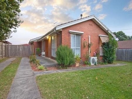 Charming Family Home in Prime Location! - Photo 4